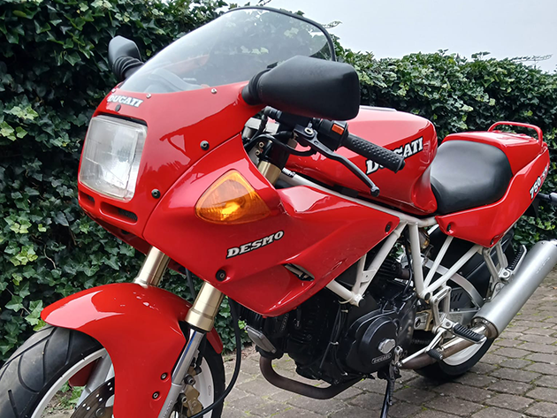 Ducati 750 SS from the diagonal front