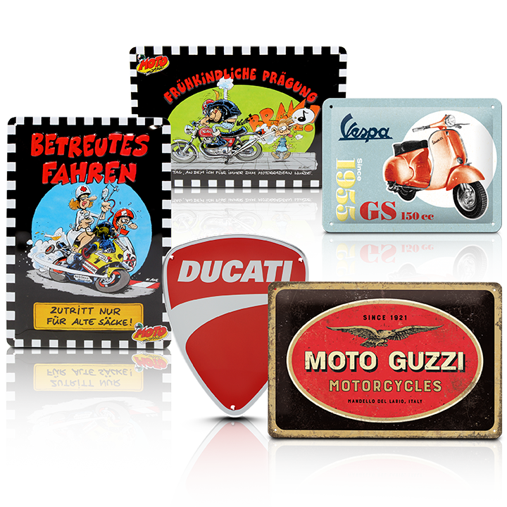 Letreros metálicos de diversos diseños y marcas, como Ducati, Moto Guzzi y Vespa, con motivos humorísticos y nostálgicos.