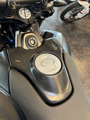 Cubredepósito Carbonworld, carbono adecuado para Ducati 698