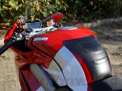 Carbonworld Tankpad Carbon suitable for Ducati Panigale /