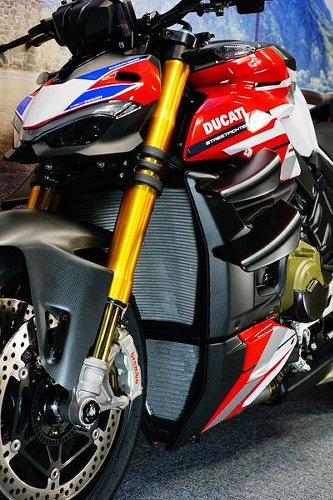 Carbonworld radiator covers, top, carbon suitable for Ducati