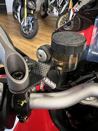 Support de réservoir Carbonworld en carbone pour Ducati