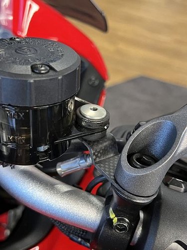 Support de réservoir Carbonworld en carbone pour Ducati