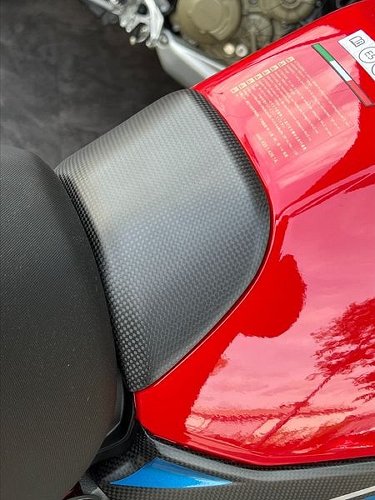 Tappo serbatoio Carbonworld, carbonio adatto per Ducati