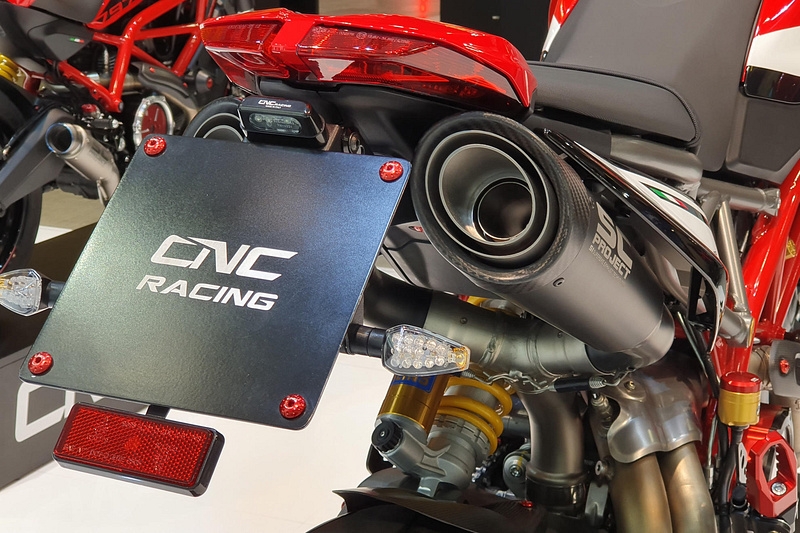 CNC Racing verstellbare Kennzeichen-Halterung, schwarz - Ducati