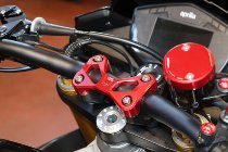CNC Racing Handlebar top clamp, red - Aprilia Tuono