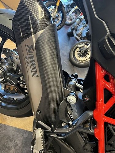 Carbonworld Akrapovic exhaust guard, carbon suitable for