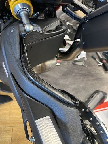Carbonworld cable guide, carbon suitable for Ducati