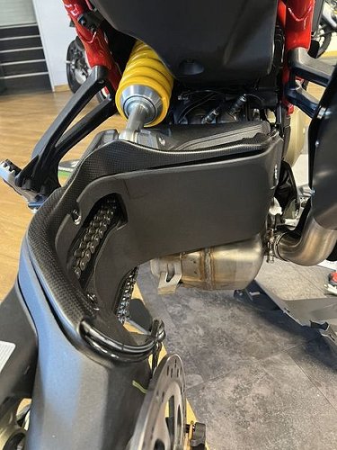 Carbonworld cable guide, carbon suitable for Ducati