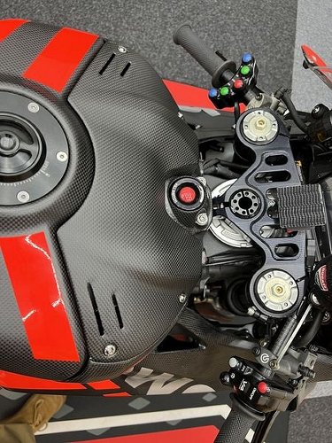 Carbonworld tank cover Performance Style, carbon suitable