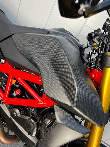 Carbonworld tank side panel, carbon suitable for Ducati