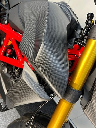 Carbonworld tank side panel, carbon suitable for Ducati