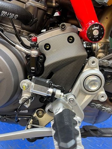 Cache pignon Carbonworld, carbone pour Ducati Hypermotard